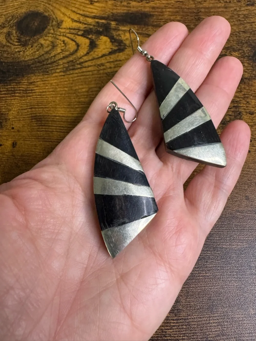 🍄Hand Crafted Black and Silver Geometric Inlay Dangle Earrings - Simulated Horn - Picture 6 of 7